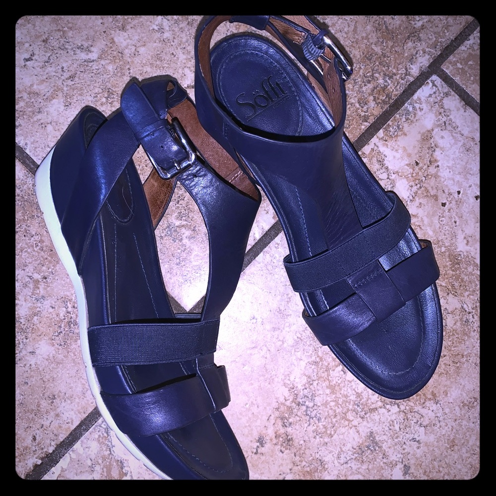 Low navy wedge